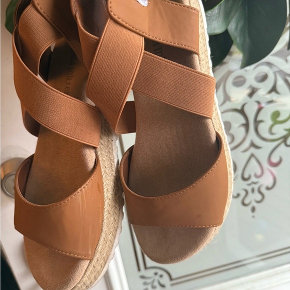 Women's Tan Sandals with mini wedge - Picture 2 of 8